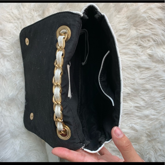 White faux leather cross body purse - Picture 3 of 4